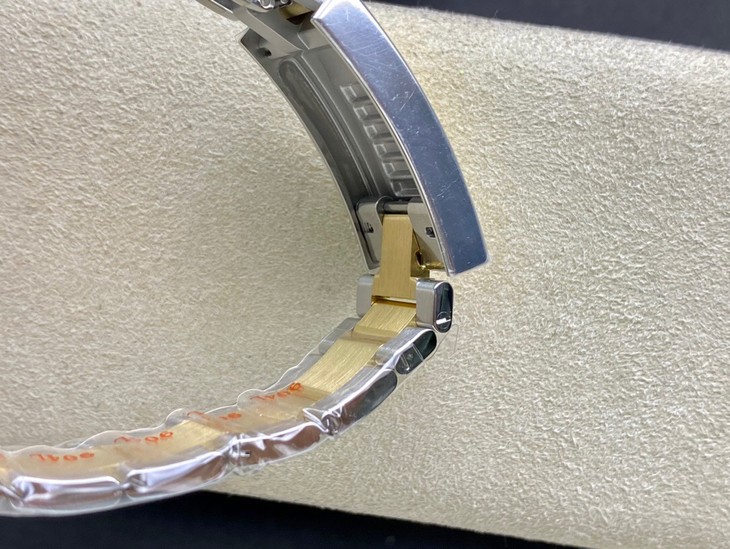 Rolex Submariner Date Yellow Gold
