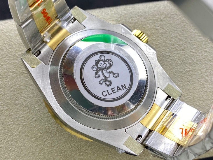 Rolex Submariner Date Yellow Gold