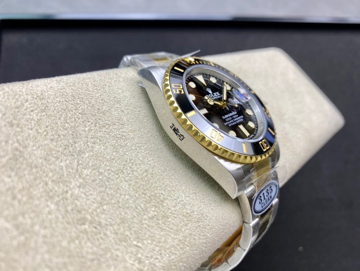 Rolex Submariner Date Yellow Gold