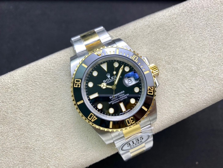 Rolex Submariner Date Yellow Gold