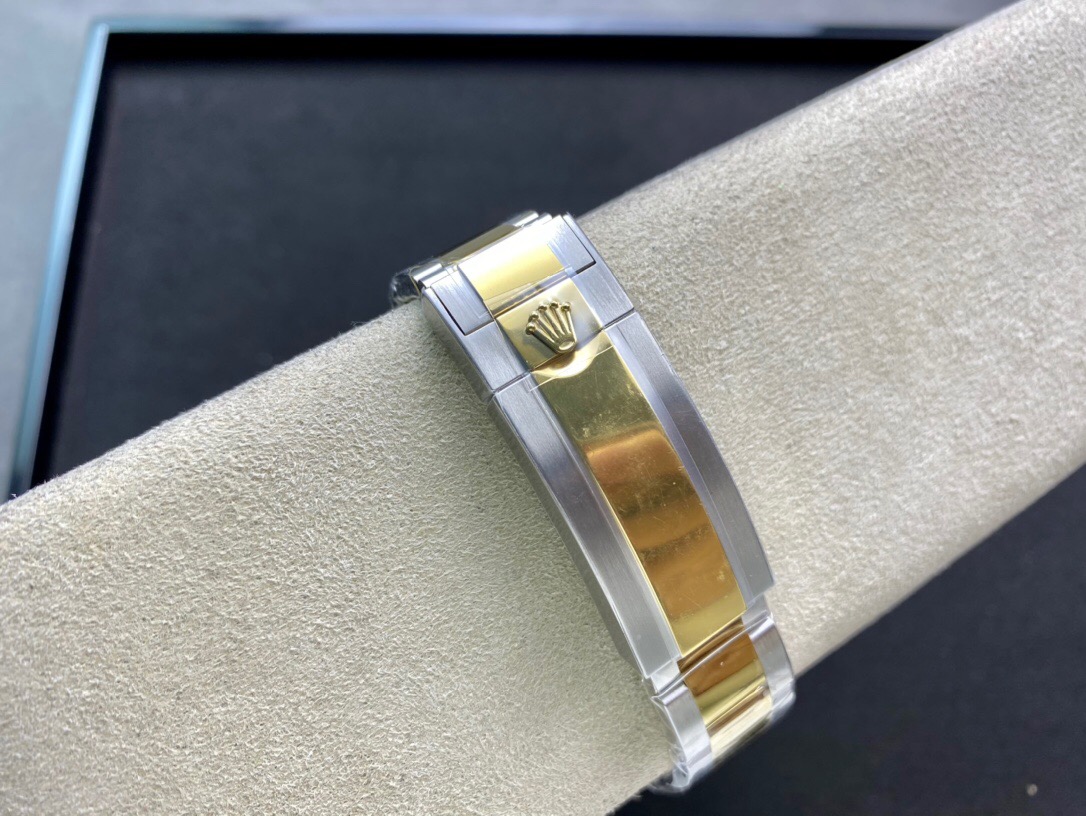 Rolex Submariner Date Yellow Gold
