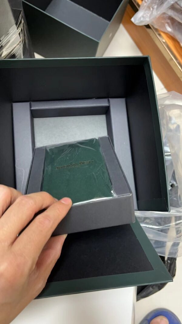 Audemars Piguet Wooden box Include all documents Card