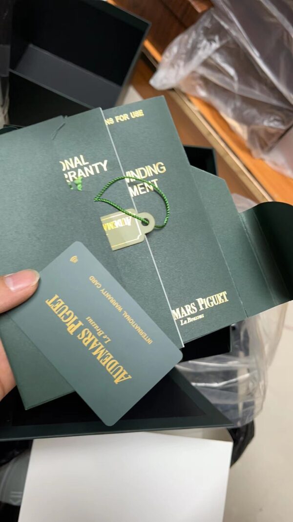 Audemars Piguet Wooden box Include all documents Card