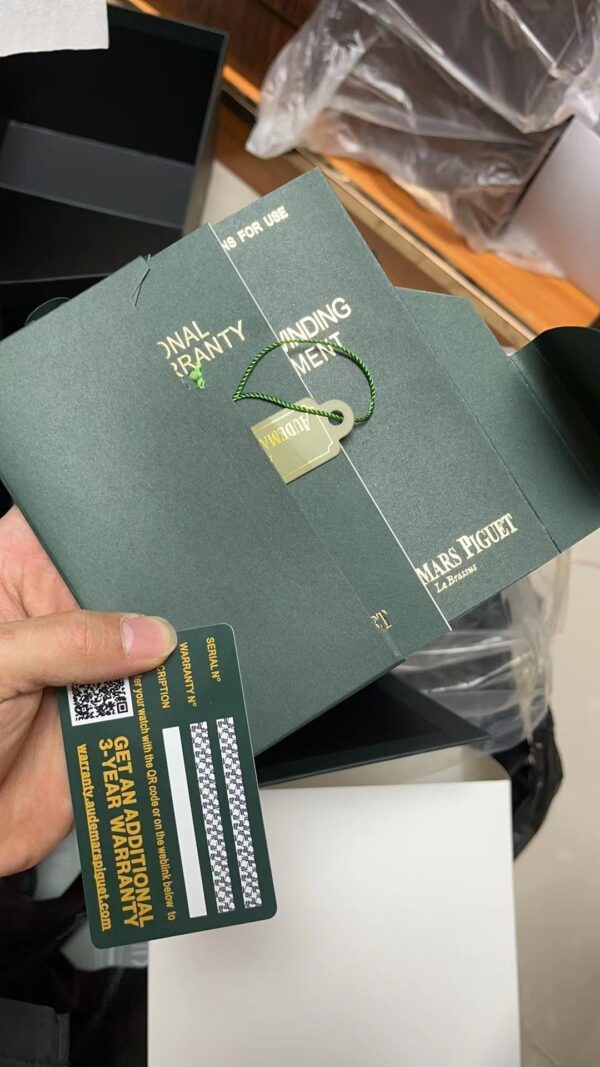 Audemars Piguet Wooden box Include all documents Card