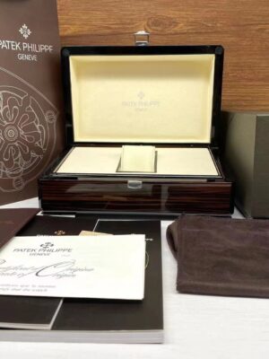 Patek Wooden box Include all documents Card