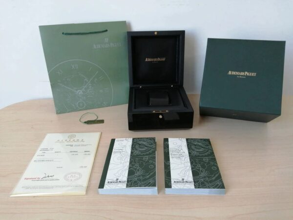 Audemars Piguet Wooden box Include all documents Card